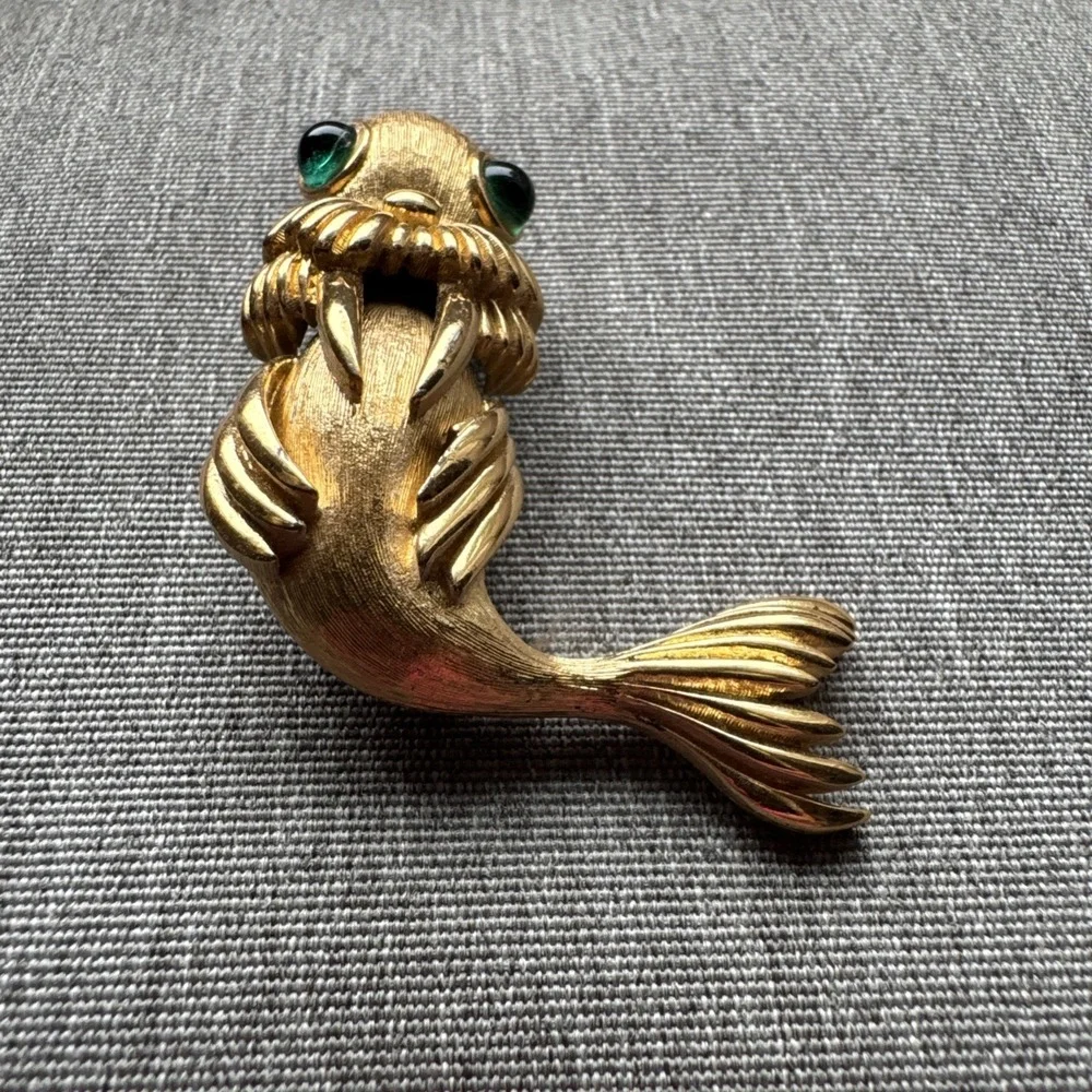 Vintage Monet Sea Lion Figural Brooch Gold‎ Tone Green rhinestone Cabochon Eyes